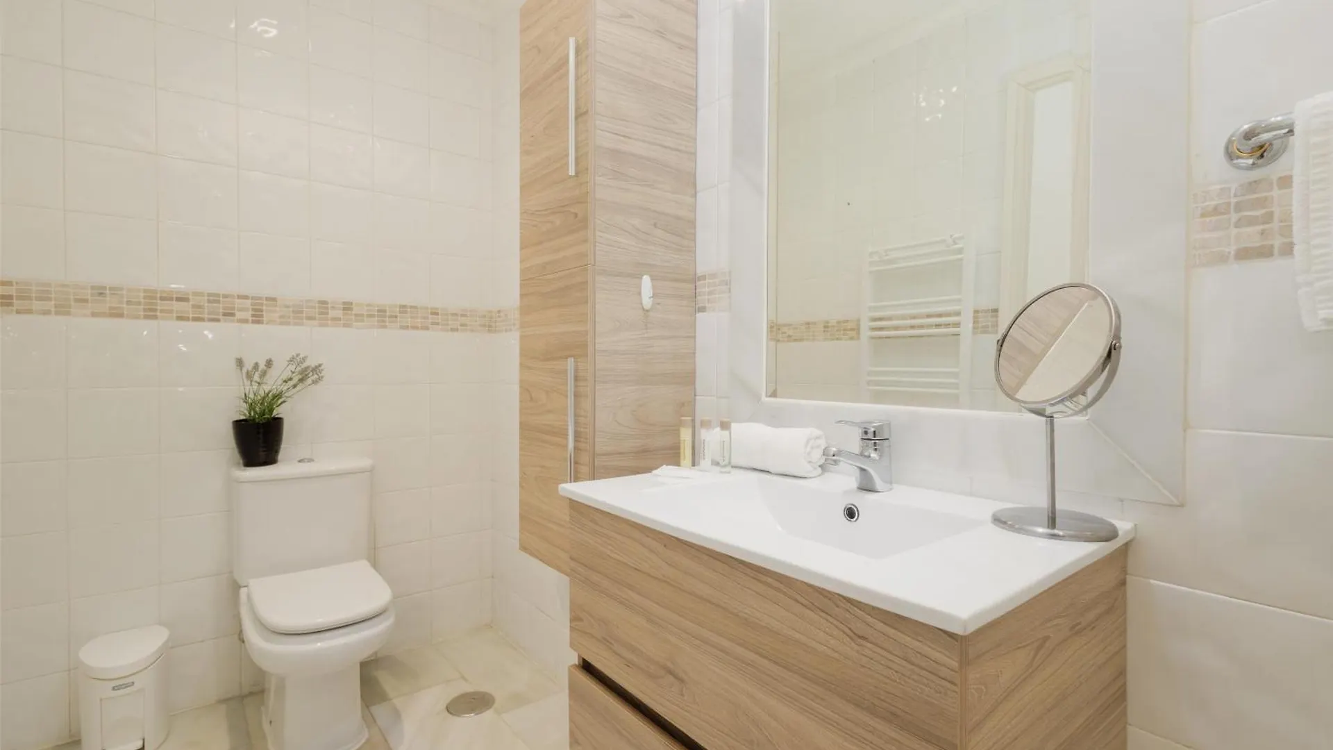Cozy Apartment With Terrace And Access To The Beach, In Elviria, Marbella East 0*,