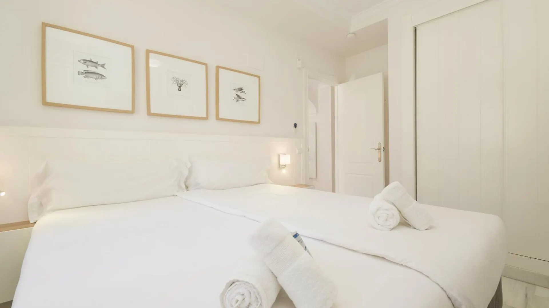 Cozy Apartment With Terrace And Access To The Beach, In Elviria, Marbella East