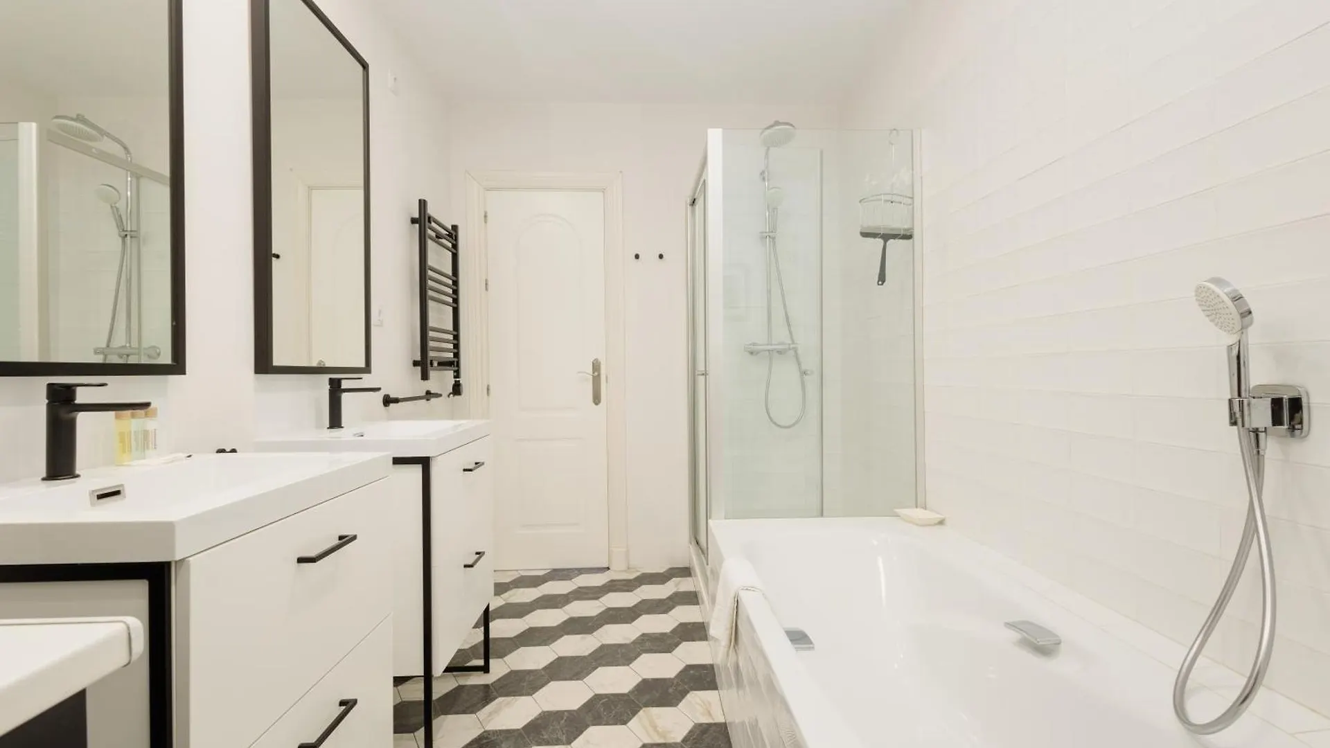 Cozy Apartment With Terrace And Access To The Beach, In Elviria, Marbella East