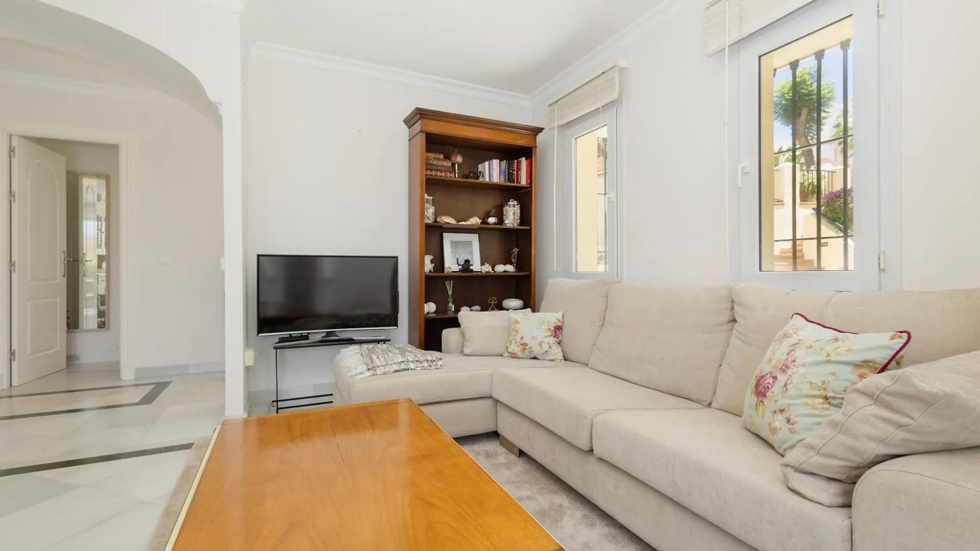 Cozy Apartment With Terrace And Access To The Beach, In Elviria, Marbella East
